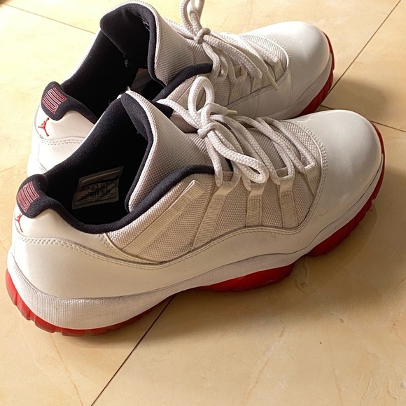 Jordan's size 10.5 - Picture 6 of 6